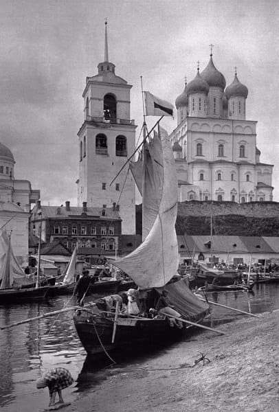 Рыбный торг у стен кремля, Псков, 1906-1910