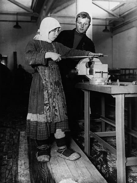 Учеба на слесаря, 1929
