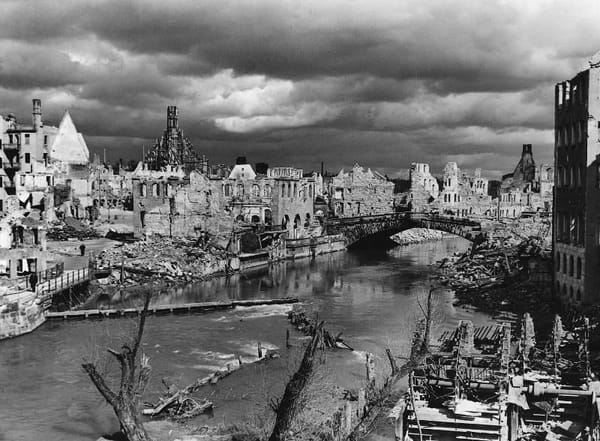 Разрушенный Нюрнберг, май 1945