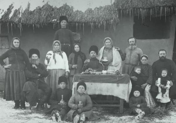 Групповой портрет казачьей семьи, 1900-е