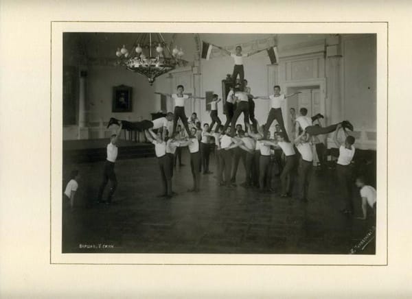 Спортивные занятия в варшавской гимназии, 1910-е