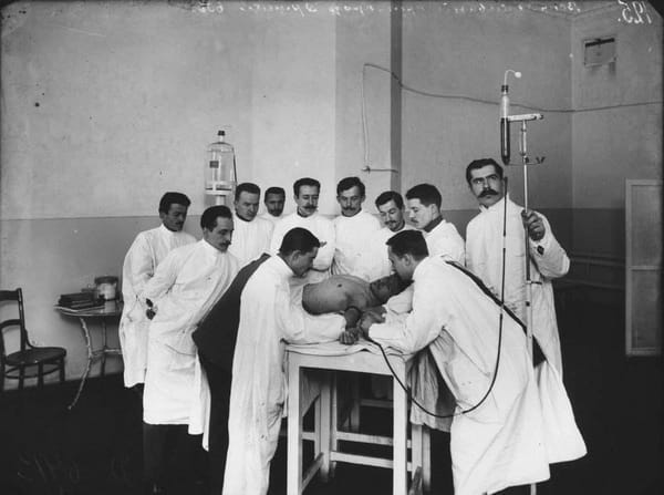 Прививка препарата «606» служащему Императорского Воспитательного дома, 1910