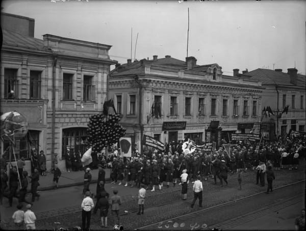 Майская демонстрация по улице Чернышевского, Москва, 1930