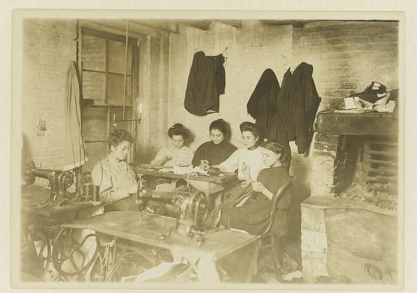 Швеи в нью-йоркской студии, 1906-1917