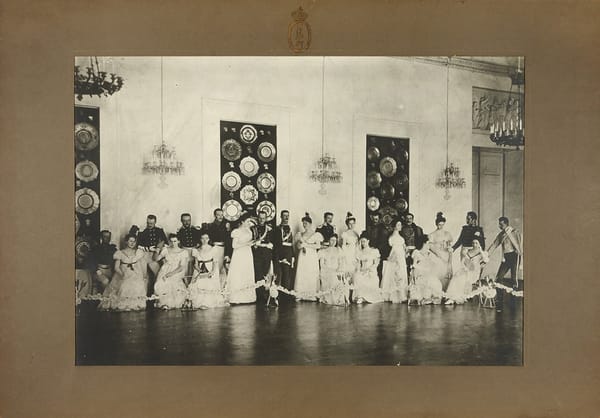 Фотография бала «Empire» у Великого князя Сергея Александровича и Великой княгини Елизаветы Федоровны в Генерал-Губернаторском доме в Москве