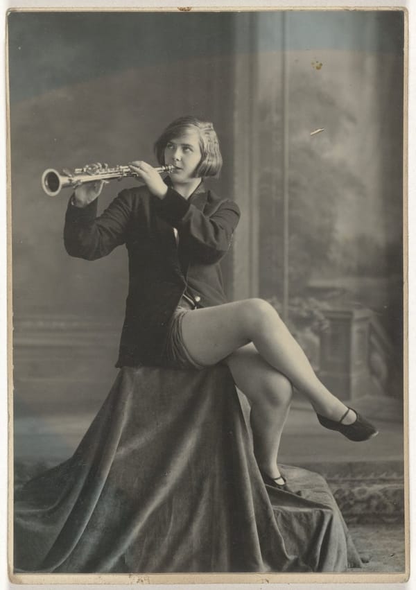 Портрет неизвестной девушки с кларнетом, 1920-1930