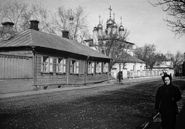 Вид Староконюшенного переулка в Москве в воскресенье 7 апреля 1913 года