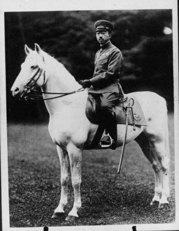 Император Японии Хирохито в 1933