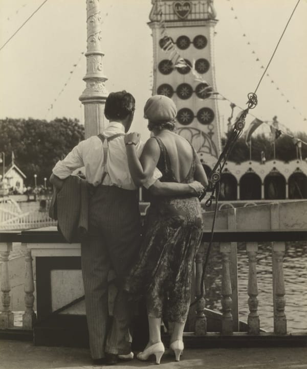 Пара на Кони-Айленде (Бруклин), фотограф Уокер Эванс, 1928