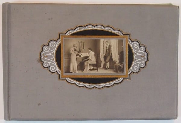 Личный альбом с цитатами, пожеланиями и рисунками, 1920-е