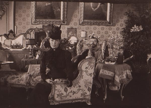 Император Николай II с матерью, императрицей Марией Федоровной, 1899 год