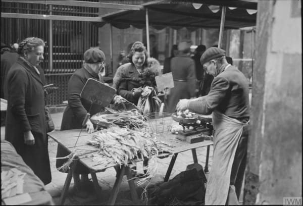 Повседневная жизнь в освобожденном Париже, март 1945