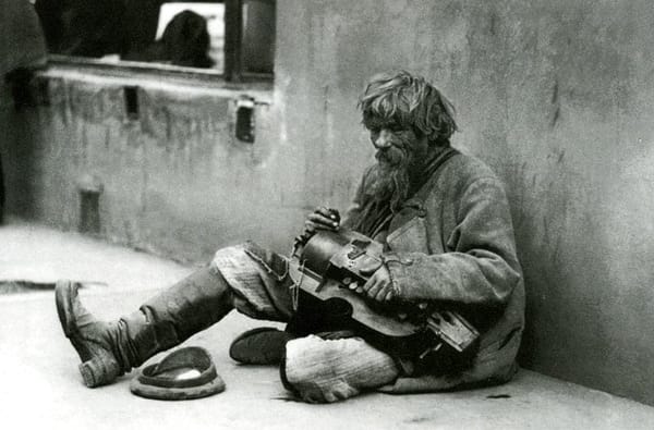 Уличный музыкант, фотограф Свищов-Паола Николай Иванович, 1900-е гг