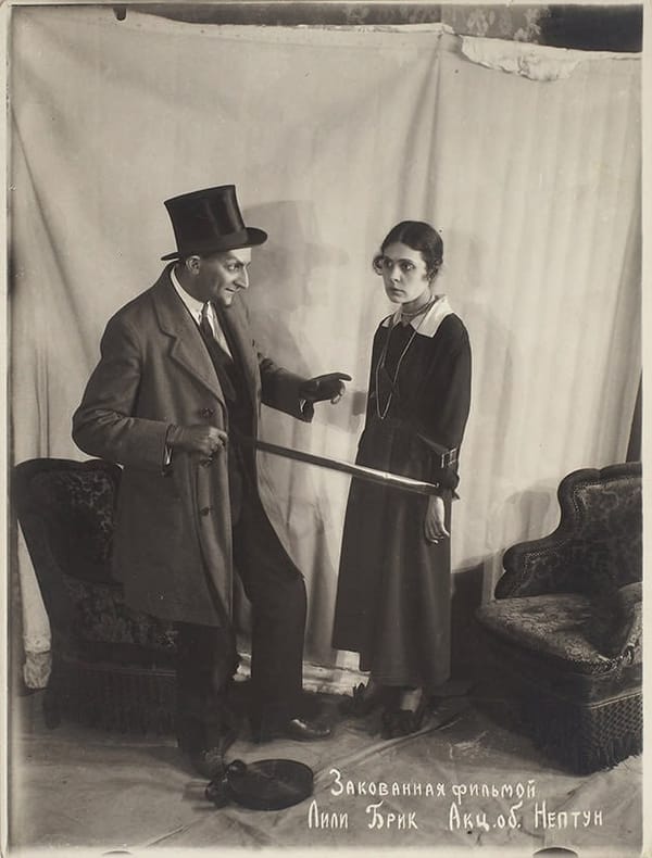 Лили Брик на съемках «Закованная фильмой», 1918 г