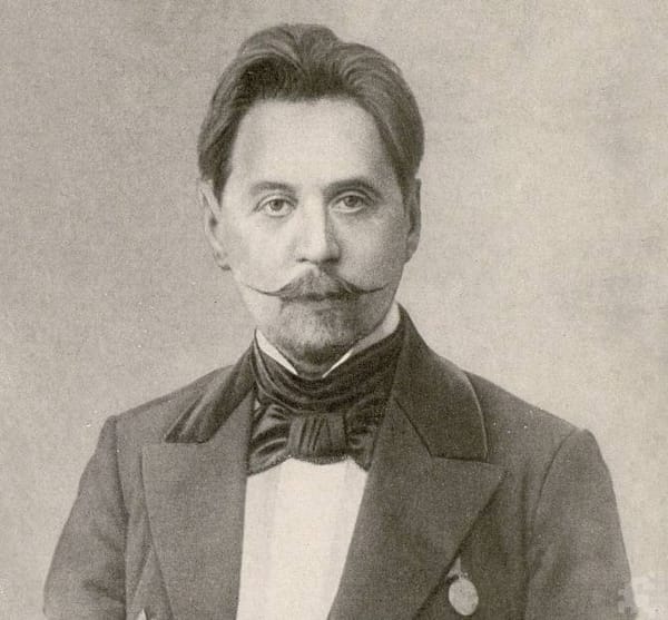 Иннокентий Анненский, будучи директором Царскосельской гимназии в течение десяти лет (1896–1906), считался рьяным защитником древних языков и сторонником классического образования
