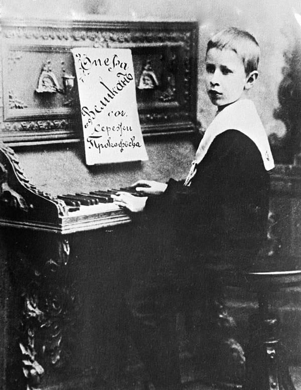 Сергей Прокофьев в возрасте 9 лет с либретто собственной оперы «Великан», 1900 год