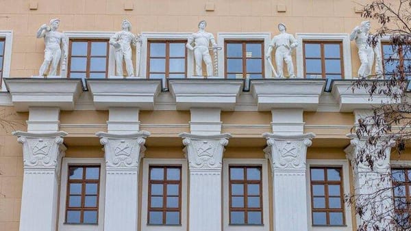 В Москве завершены работы по реставрации фасадов здания Горного института МИСИС начала XIX века, расположенного на Ленинском проспекте