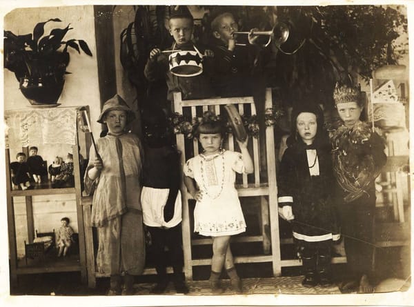 Новогодний праздник в детском саду, декабрь 1935 года