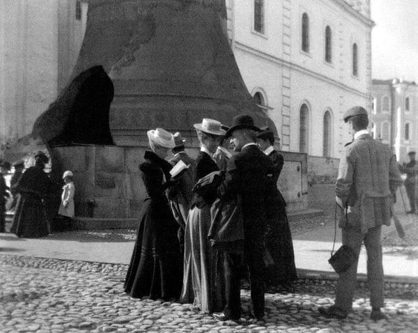 Возле Царь-колокола, 1896 год
