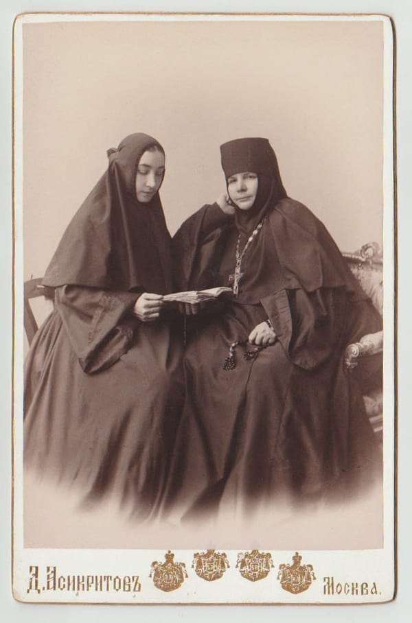 Кабинетная фотография монахинь, серия: типы Российской Империи